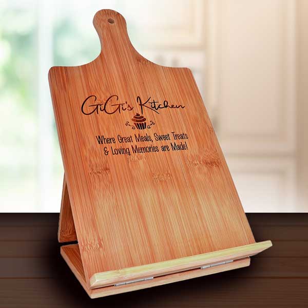 GiGis-Kitchen-Great-Meals-Sweet-Treats-Loving-Memories-Bamboo-Recipe-Holder_BRH-SM-99-3011-1