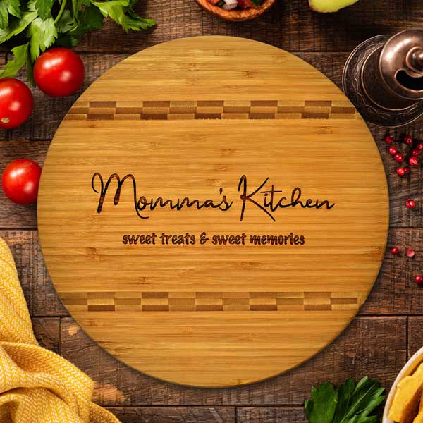 Mommas-Kitchen-Round-Bamboo-Inlay-Cutting-Board-Sweet-Treats-and-Loving-Memories_BRD-RD-99-3053-1