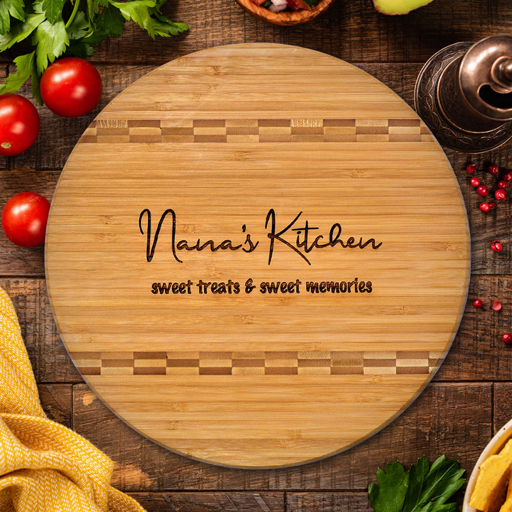 Nanas-Kitchen-Round-Bamboo-Inlay-Cutting-Board-Sweet-Treats-and-Loving-Memories_BRD-RD-99-3055-1